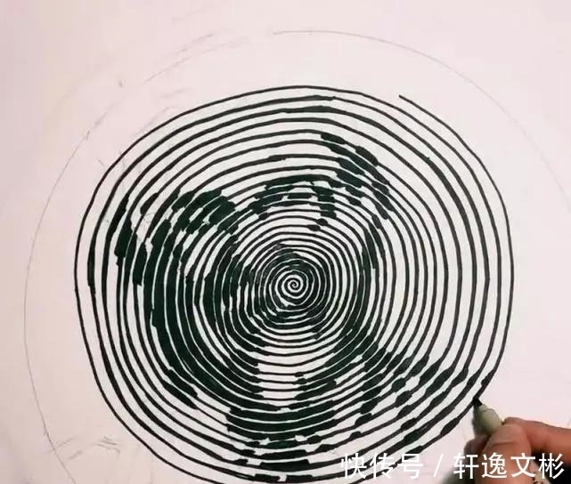 记号!美术生用记号笔作画,蚊香圈“盘”出画像,看到最后彻底跪服!