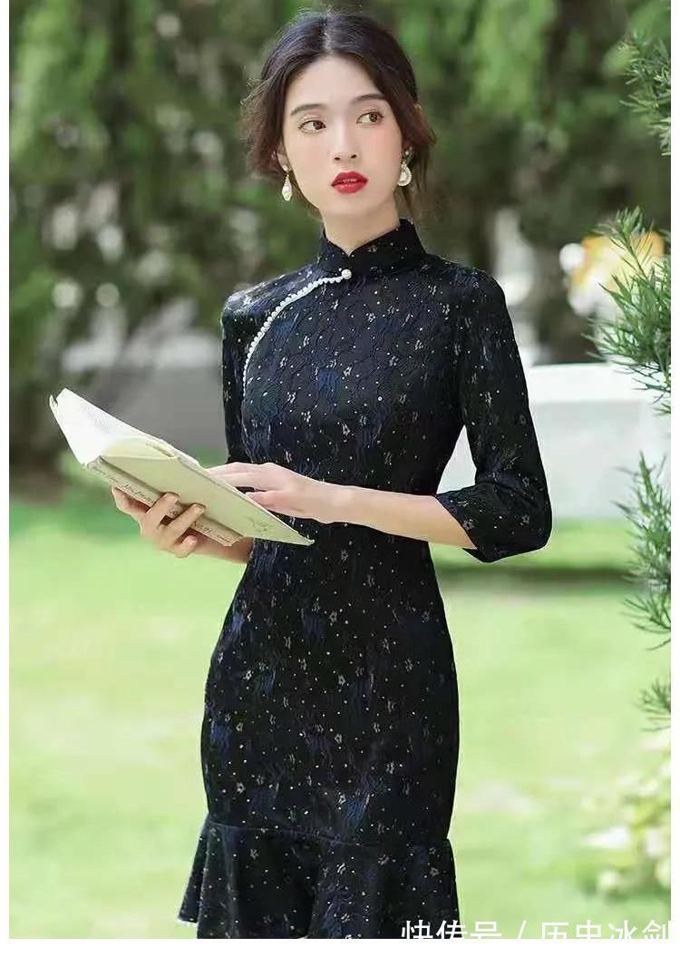 姑娘 如何挑选适合自己的旗袍?两个小妙招教你,年轻女孩也能穿旗袍!