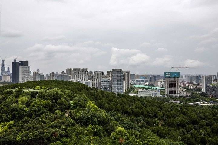 云雾满山飘泉城|云雾满山飘泉城美景一幅好画