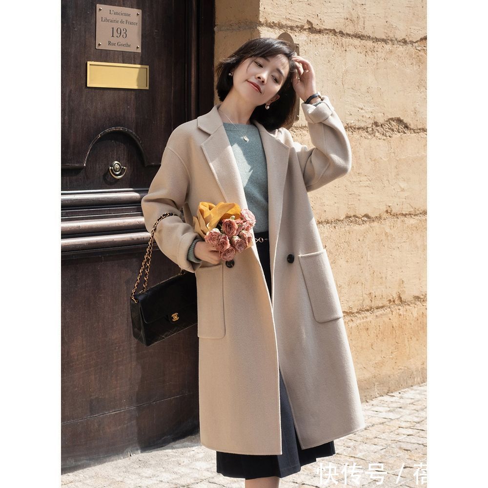 外套|奔三奔四的女人,建议多穿“这4种颜色”的外套,时髦又显气质