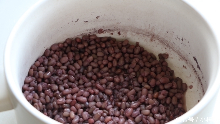 夏天|夏天红豆别煮粥了,加半碗糯米粉一蒸,清凉又解暑,比凉糕好多了