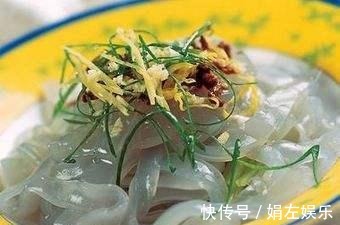 晚上到家不想做饭教你一道凉拌菜,有主食还有蔬菜,两全其美