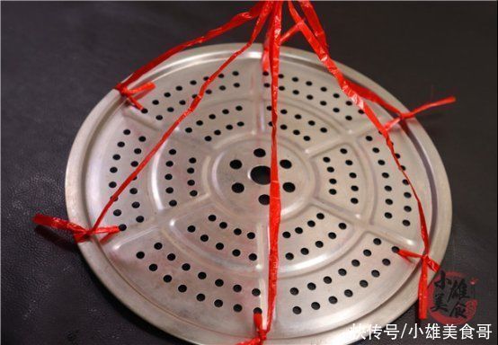 旧蒸格不要扔，把它挂在阳台上，作用太厉害了，解决家人大难题