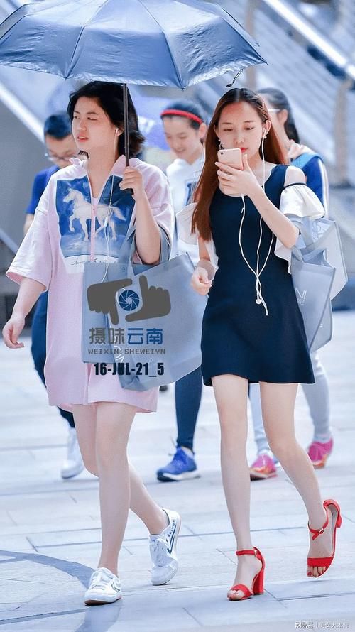 比基尼|一字带红色凉鞋,鞋界中的比基尼,穿上它,超时髦还显脚白!