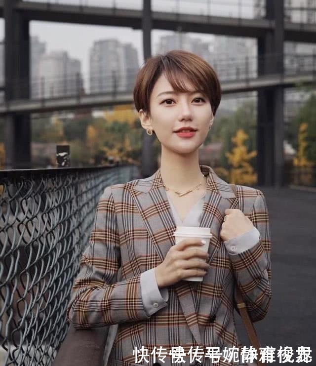 短发|四五十岁的女人,发型适合留短不留长,试试这5款,显气质又好看