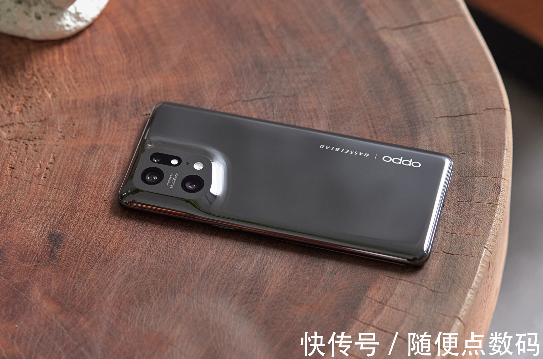 暗光环境|直出样张对比!当Find X5 Pro碰上苹果13 Pro,国产的表现亮了