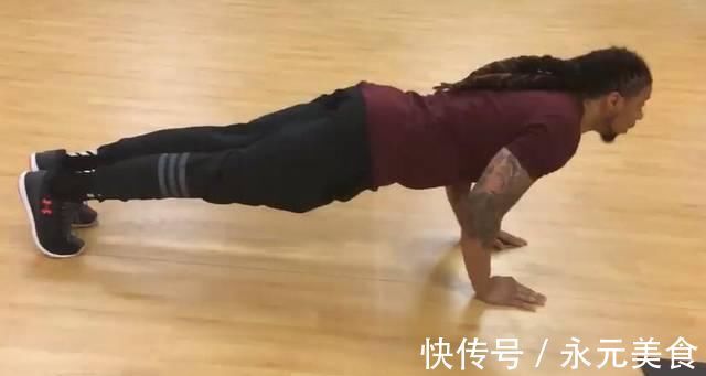 动作|通过三种俯卧撑练习,可以达到最佳效果30天后练出完美胸型