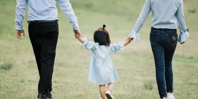 家庭|决定了孩子未来命运的,不是家庭贫富,而是父母对孩子的态度