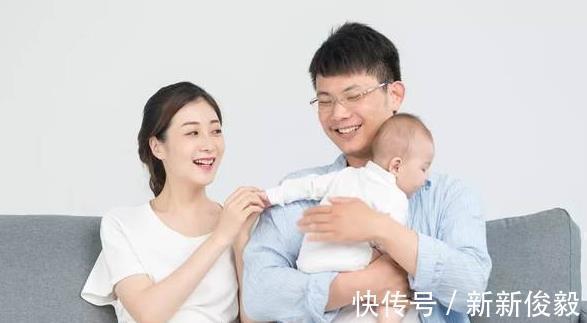 亲子关系|“坑娃老爸”带棉袄撸串,看娃吃不到直接上脚,闺女:亲生的?