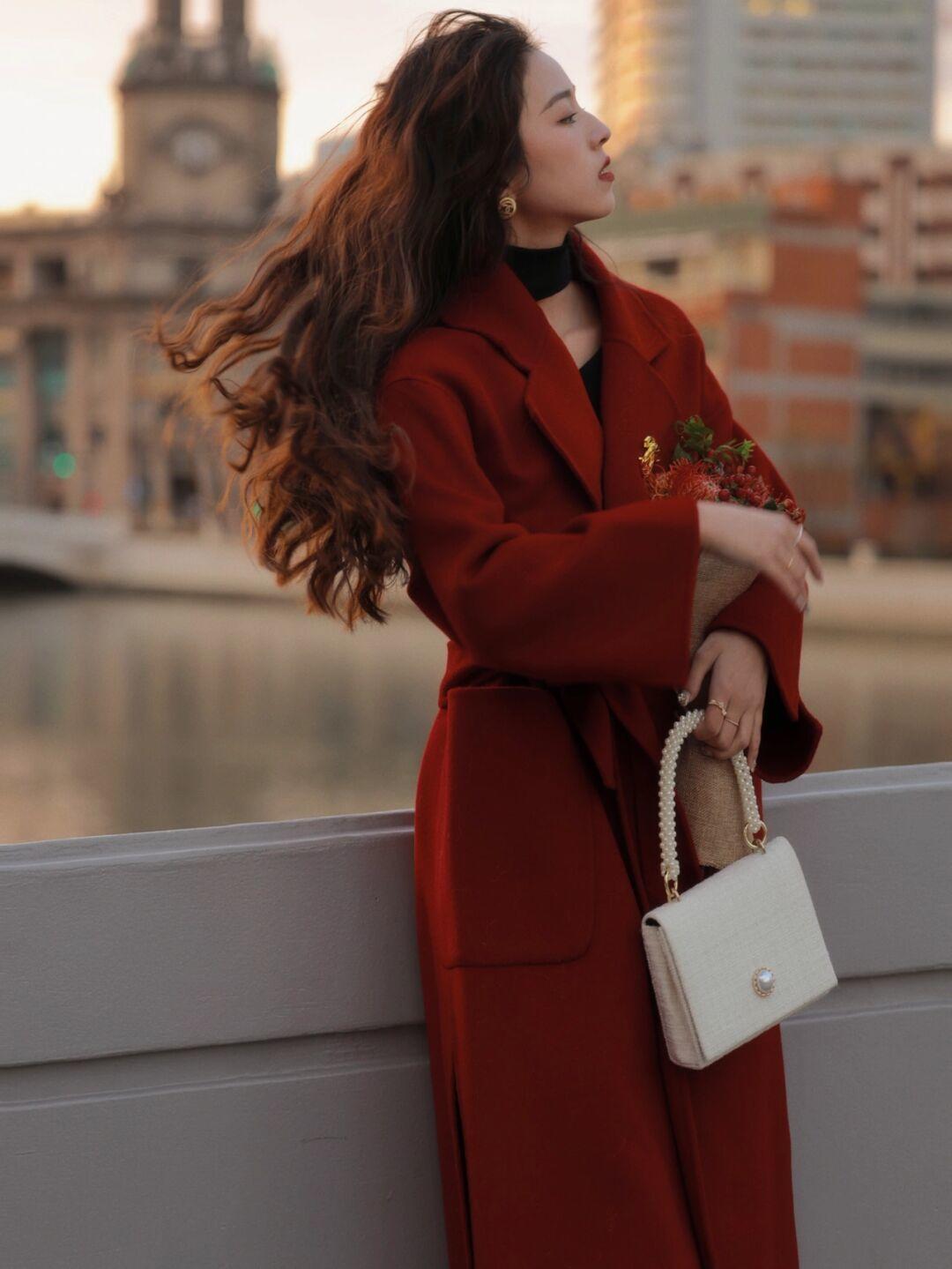 黄黑皮|见过世面的女人,衣橱里都会有“大衣”,简约高级才最美