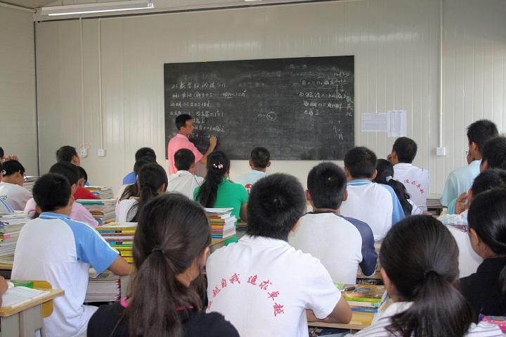 学校教育|家长批改学生作业有几个弊端？不仅帮不到孩子，可能还会有反作用