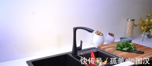 玻璃胶|怎样保持台面整洁水槽降低5公分，收纳清洁一应俱全，很聪明