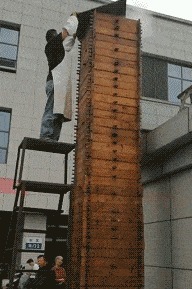 |搞笑GIF:见过荡秋千的,没见过骑摩托车荡秋千的