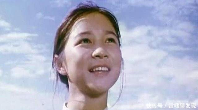 为了美连辨识度都不要了,蔡明笑都不自然了,这样值得吗?