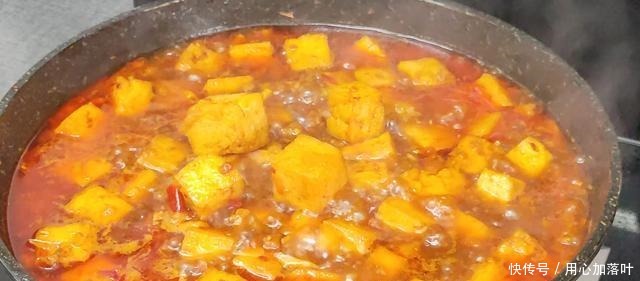  下次吃“炒豆腐”时，别直接下锅就炒，加上这一步，豆腐才入味