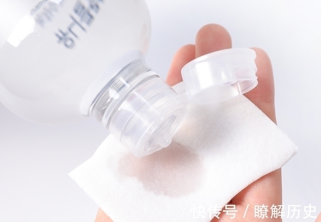 水乳 护肤时坚持做3件事,护肤品吸收翻倍,1年“嫩”成小姑娘