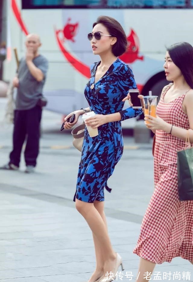 气质|高跟鞋搭配连衣裙,穿出女性的优雅气质,显得精致又时尚