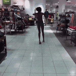 |搞笑gif:一场神奇的车祸,使这位司机红了