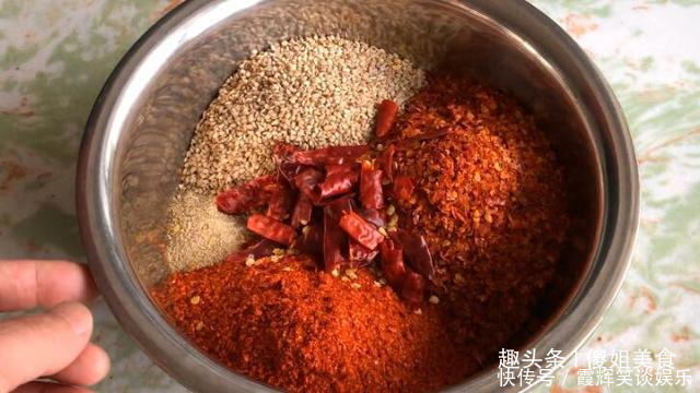 凉拌菜|辣椒油完美版教程,简单3步搞定,夏天再也不用出去买凉拌菜了