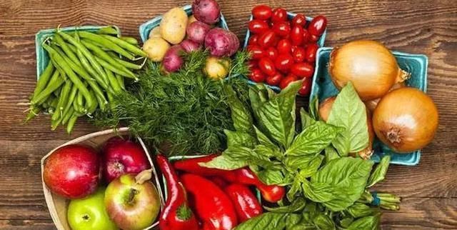 送医|女子怀孕11个月还未生产,紧急送医后全家痛哭,医生太愚昧了