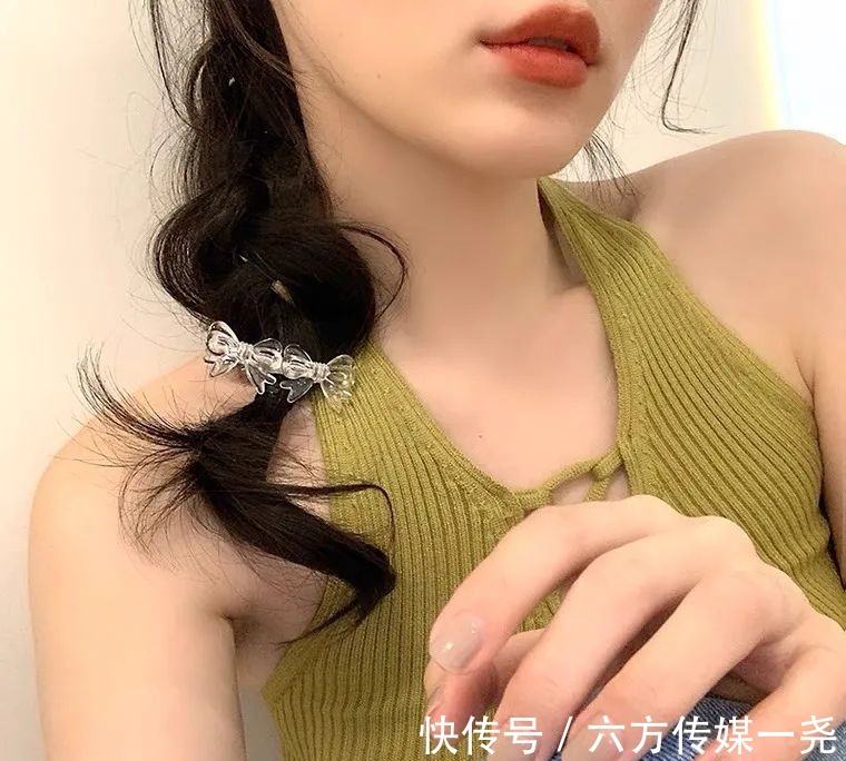 吸睛度|“ 大肠发圈 ”烂大街了!初秋竟然流行土味配饰?