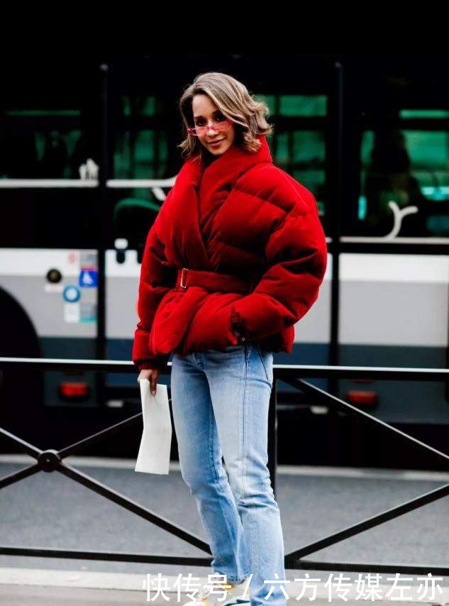 颜色融合感|女人买羽绒服,就选这3个颜色,显白显年轻,明年穿都不过时