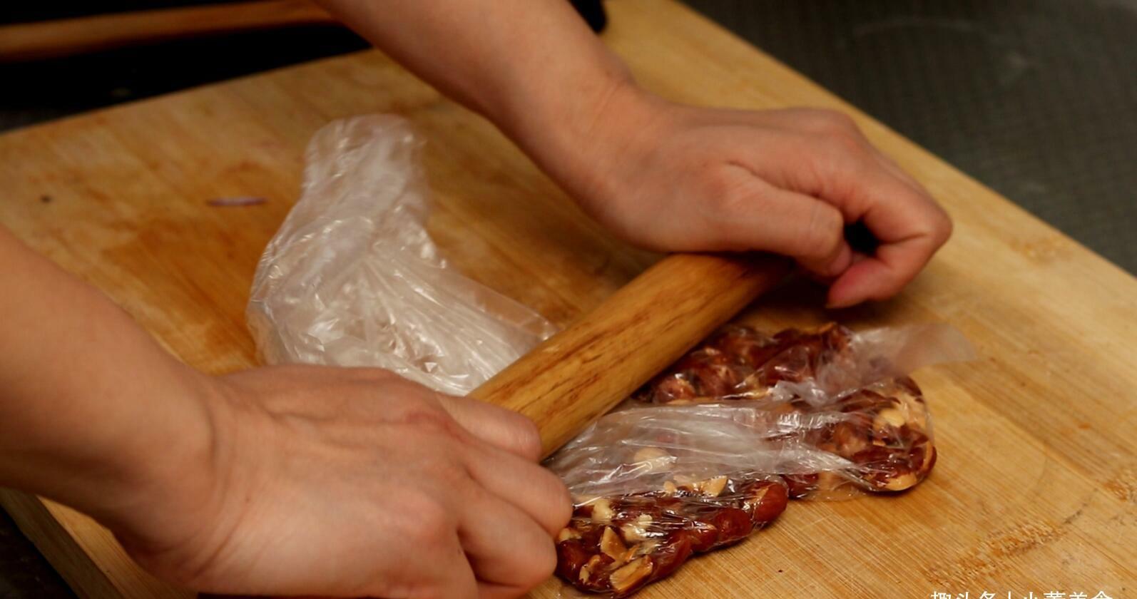 炸辣椒油,直接泼热油就“废”了,记住2点,辣椒油又香又辣