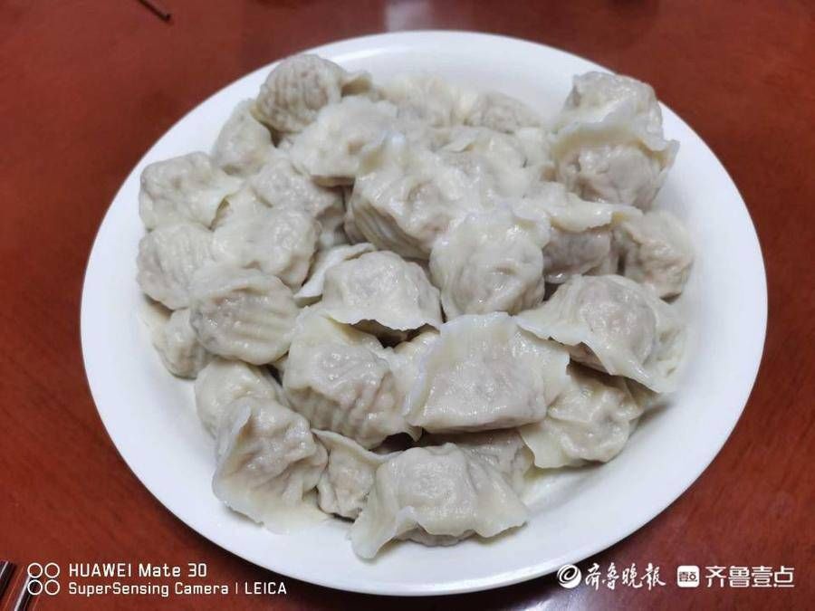 壹粉食堂｜莲藕包饺子最合适！皮薄大馅鲜嫩爆汁，周末在家试试吧