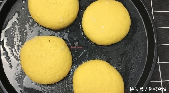 酵母|教你玉米松饼正宗做法，掌握2个小技巧，简单好吃，松软香甜