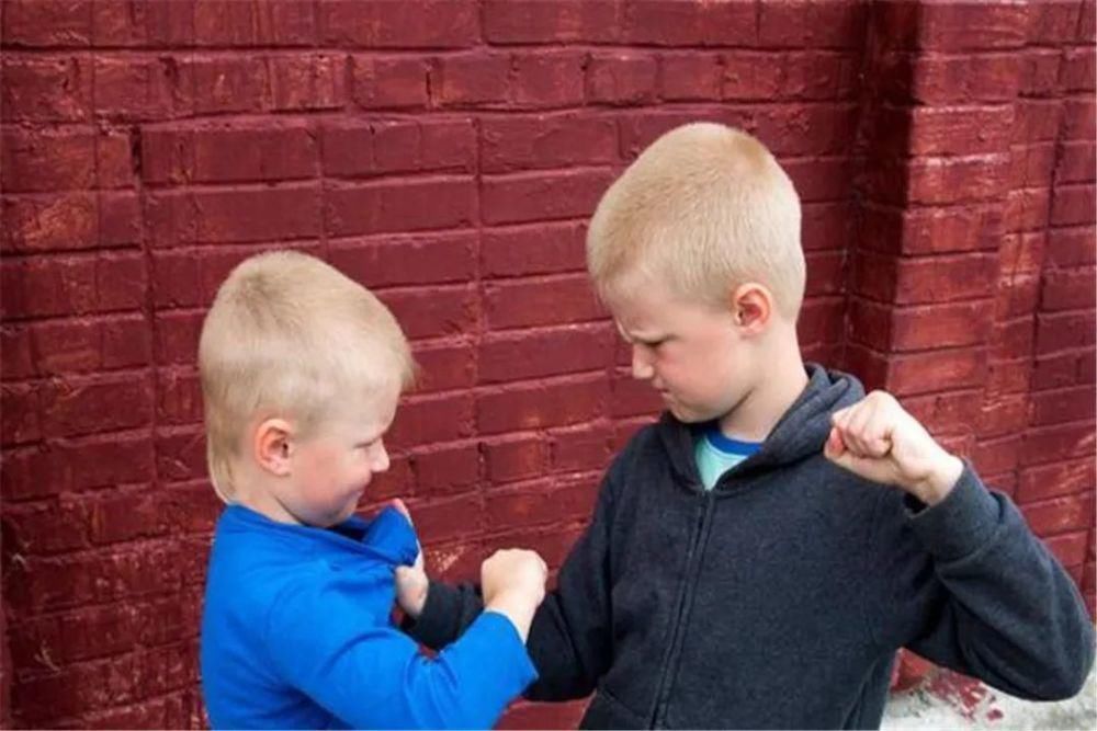 校园暴力|“妈妈，我被人打了”，当孩子被欺负，你的回答很关键