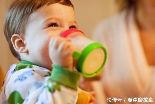 水是免费的“长寿药”喝水也有讲究,2个时间最好别喝