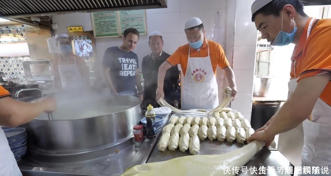 几十年老面馆，牛肉拉面真的有牛肉，面馆每天都要炖上一大锅牛肉