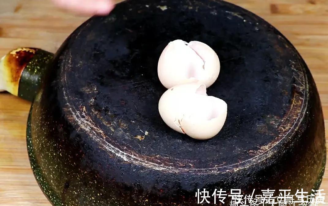 鸡蛋壳|炒锅锅底不管多黑,教你一招,立马焕然如新,连洗洁精都省了