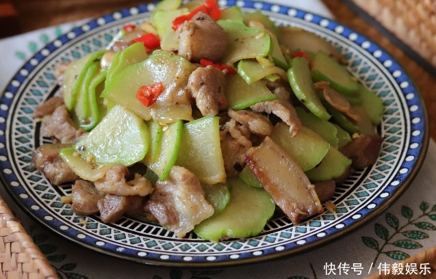 冬季养生，不妨多给家人吃此菜，补钙质，提高智力，肌肤更细腻