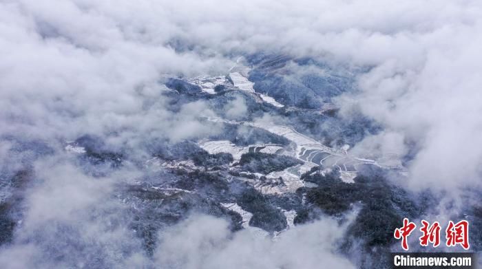 银装|江西南昌迎新年首场降雪：滕王阁显古韵