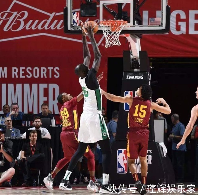 中国篮坛|到底能长多高篮坛新星身高已与NBA第一巨人持平,姚明该乐了