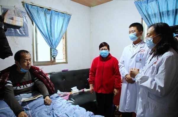 舌癌|舌癌晚期患者蜗居6平小屋，省肿瘤医院专家提供免费宁养服务