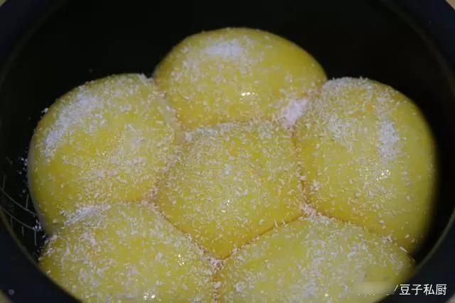 面粉别再蒸馒头了,简单这么一做,香甜可口,比面包还松软好吃