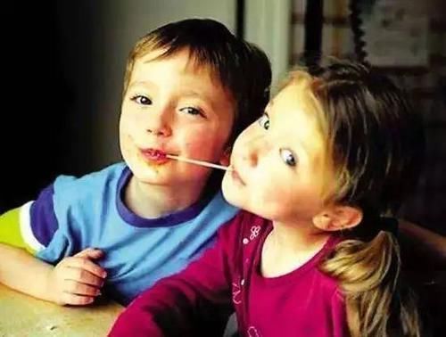 街坊|孩子越长越像爷爷,宝爸偷偷做鉴定,看到结果宝爸乐了,家庭没了