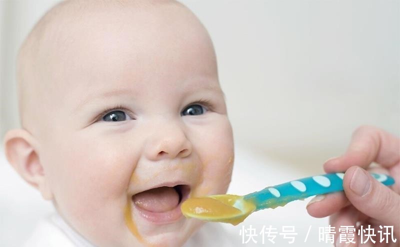 小宝宝|四个月喂辅食和6个月喂辅食的宝宝有什么区别，表现明显吗？