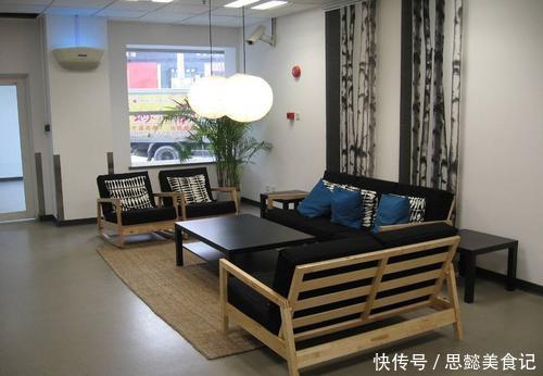 木地板|越来越多人家里装修不贴瓷砖,这样做至少省一半钱,后悔我家装错