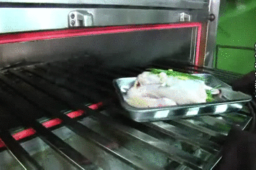 美食｜几位主持人齐齐抬竹子，难道要改行做木工？