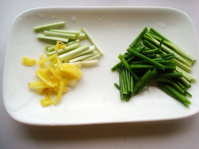 榨菜不要直接吃了，和它搭配蒸，肉质鲜嫩又入味，零厨艺都会