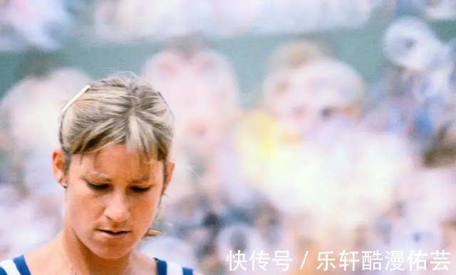奖杯|她曾为李娜颁发澳网冠军奖杯,如今迎来67岁生日!