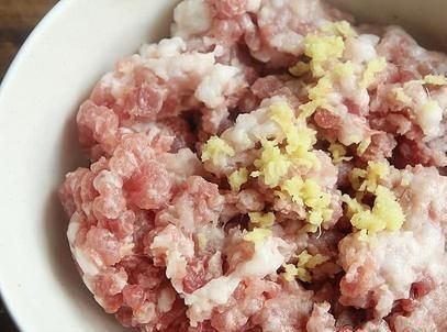 想蒸肉饼放什么东西进去最好吃呢？