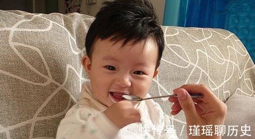 米糊米粉|3种辅食最伤娃,耽误孩子长个发育,别再给娃吃了,宝妈长点心