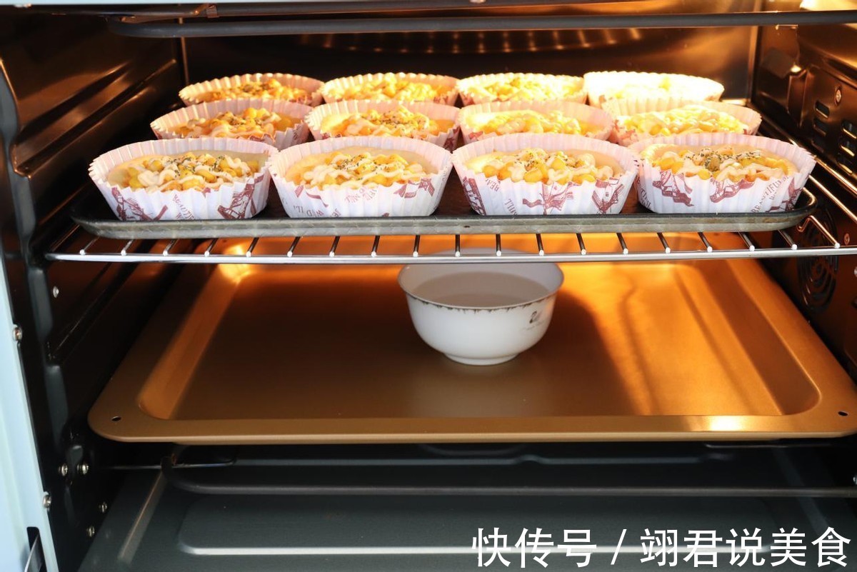 轻松上手的玉米肉松小面包，配料丰富，美味健康