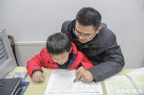 宝爸不让女儿写作业，女儿却把爸爸怼的无话可说