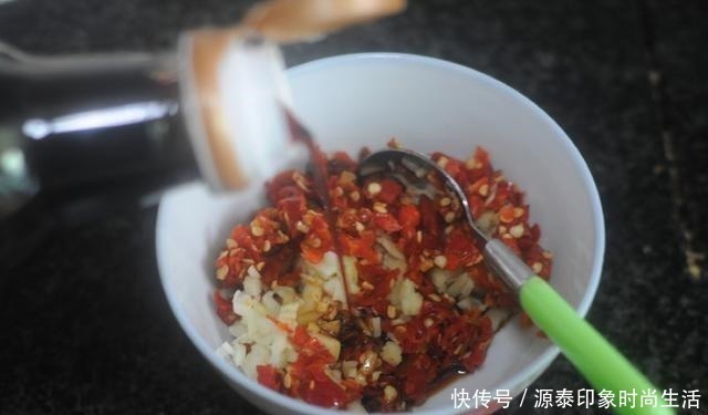 女人必吃这“碱性食物”，清肠排便，嘴巴不臭，头发也乌黑亮丽！