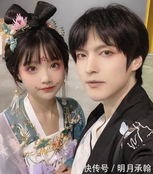 手办|爸妈都是玩COS的高手是啥体验?3岁萌宝在漫展中长大,手办当玩具